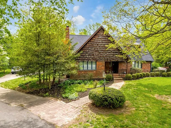 2 Hidden Ln, Terre Haute, IN 47802