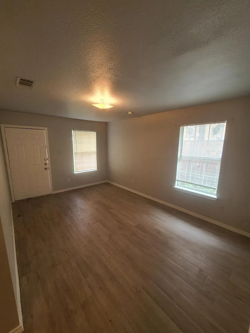 Single-Family Home Available! — Photo 2