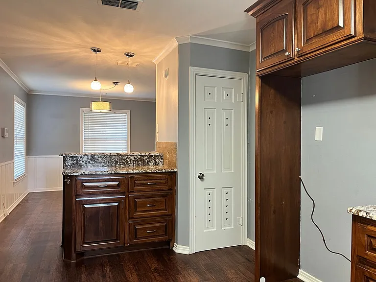 1225 San Antonio St — Photo 11