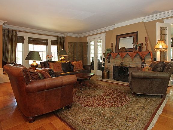 3rd image of 142 Irving Ave