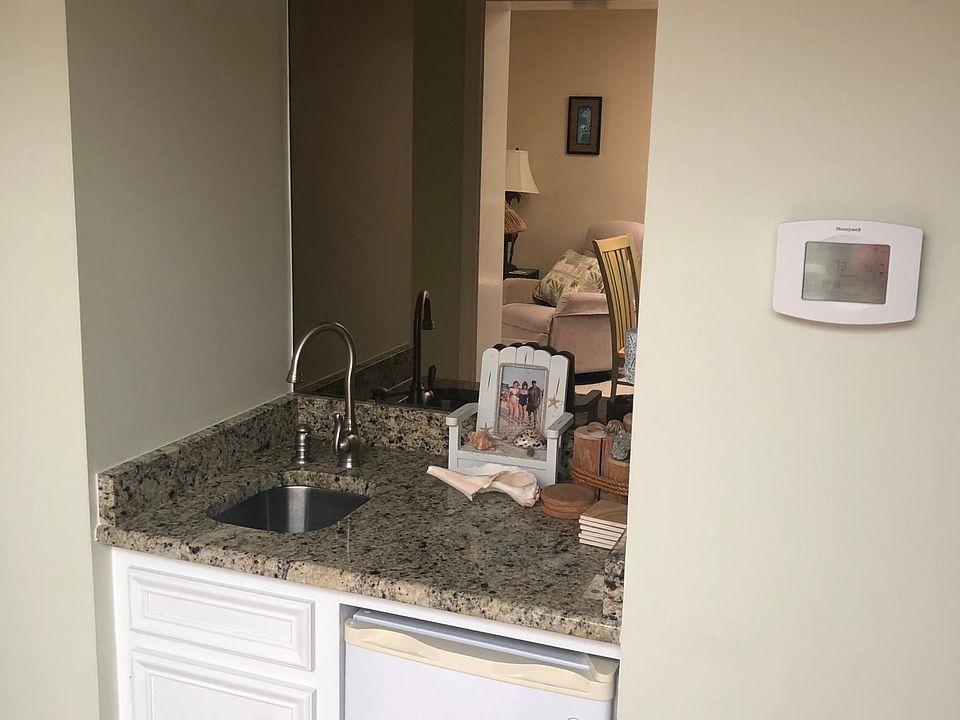 Wet bar in hall between king and queen bedrooms