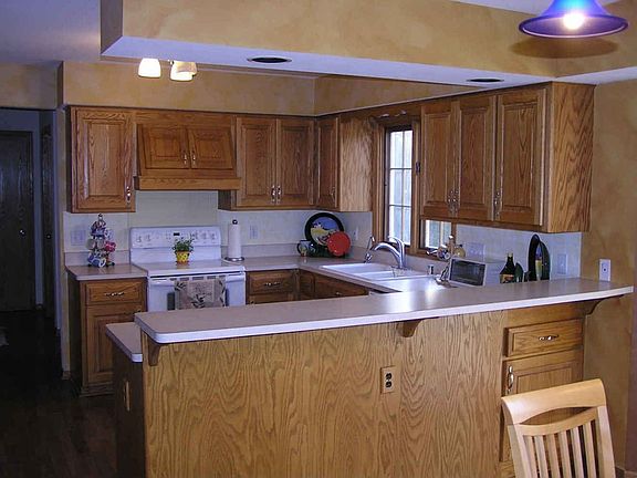 Raised Breakfast Bar in Kitchen