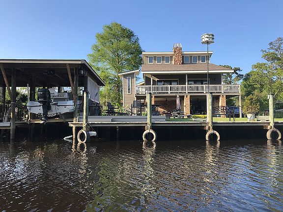 House and double boat launch