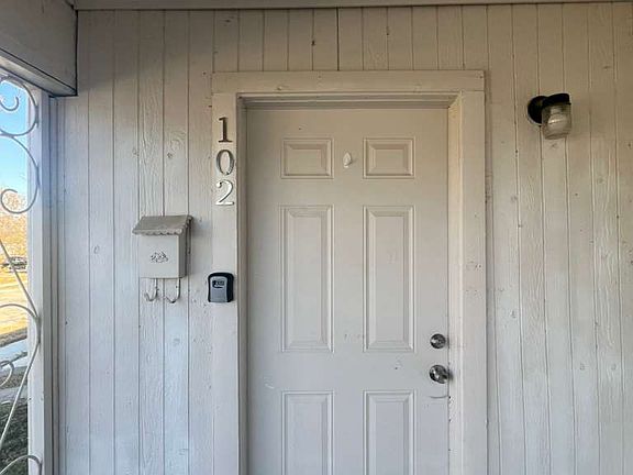 2nd image of 2904 Avenue C
