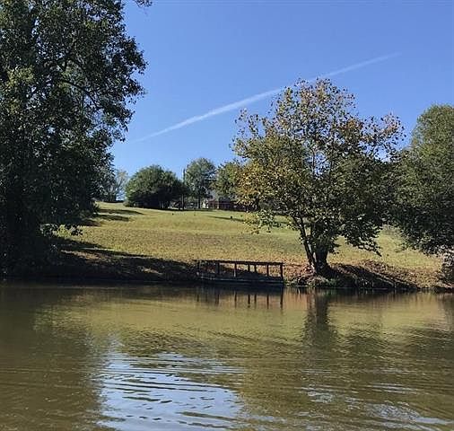 1st image of 19 Lake St