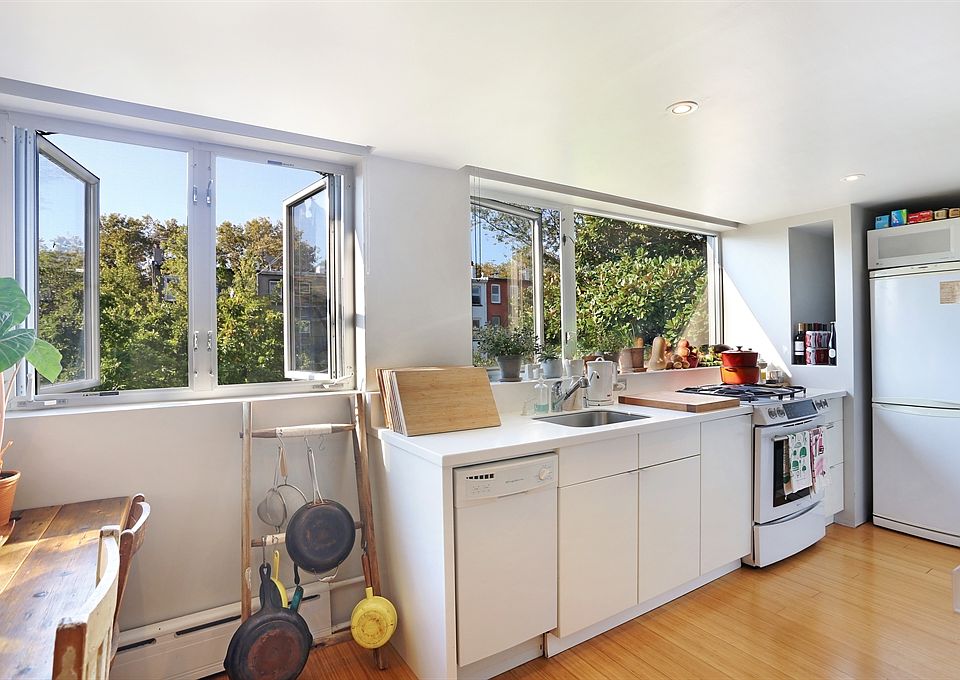 1st image of 104 Douglass St #2