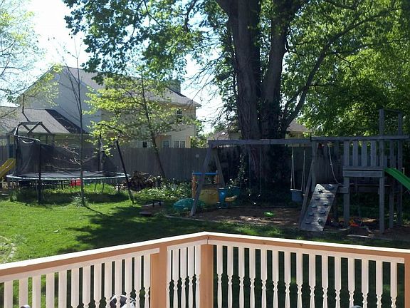 4th image of 1579 Maplewood Ct