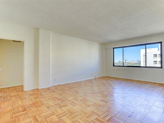 2nd image of 1400 Hermann Dr Unit 11A