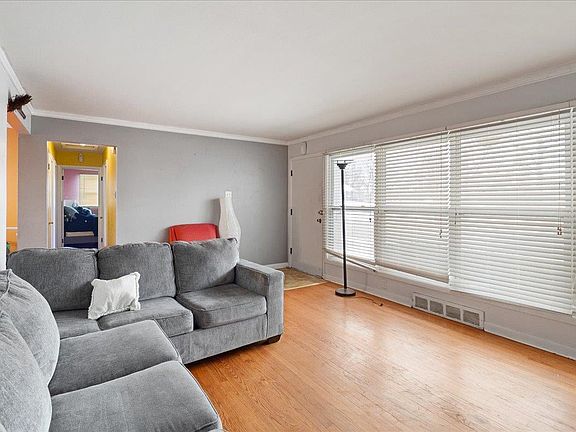 5th image of 10 Saint Edward Ln