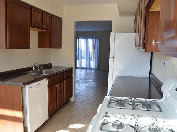 3rd image of 36 Hillside Ave