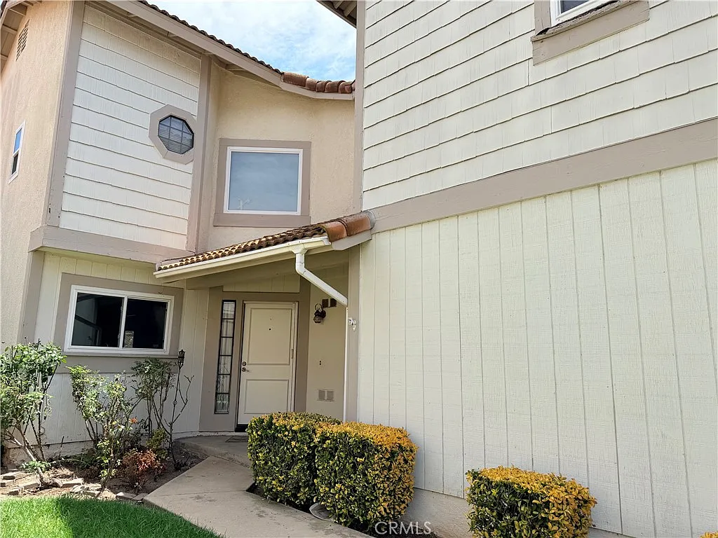 4 bed, 2104 sqft, $3,980 — Photo 2