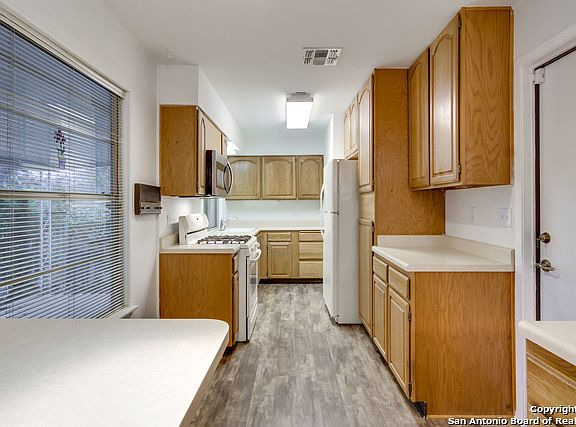 3rd image of 4254 Greystone Dr