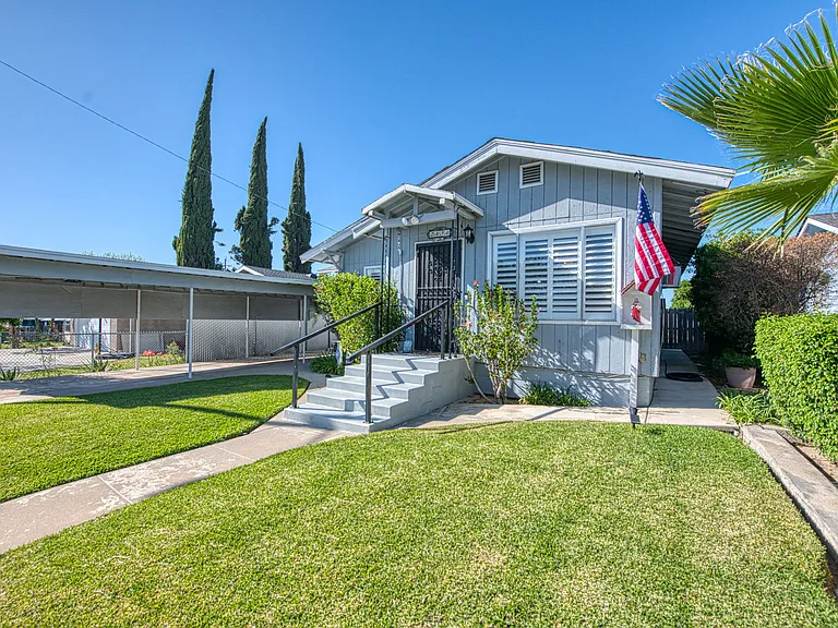 2434 Yerba St — Photo 2