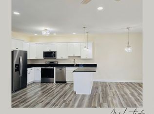 Cross-villas at Crossroads, Kilmarnock, VA 22482