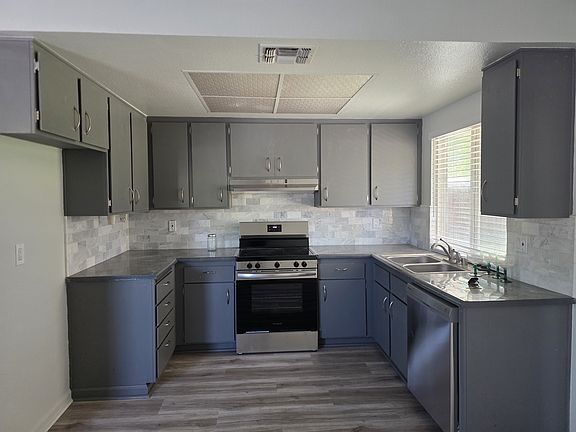 4th image of 4900 Earlcort Cir