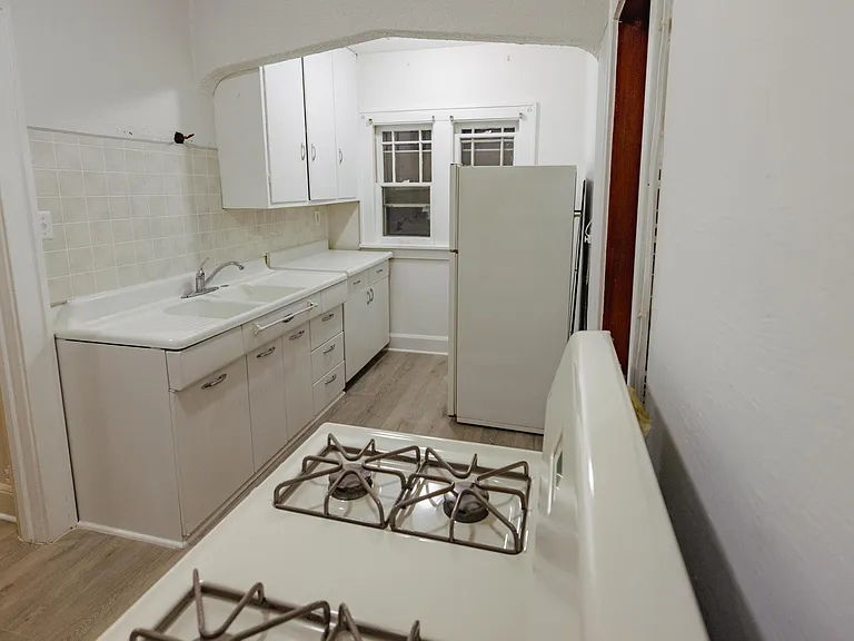 1930 Douglas St #4 — Photo 10