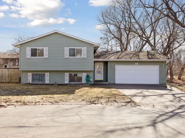 937 10th St SW, Forest Lake, MN 55025