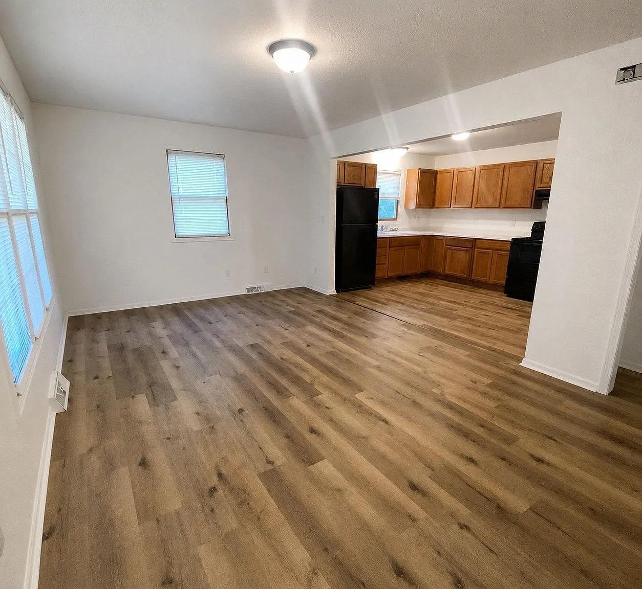 3 bed, 1.0 bath, 1075 sqft, $1,695 — Photo 3
