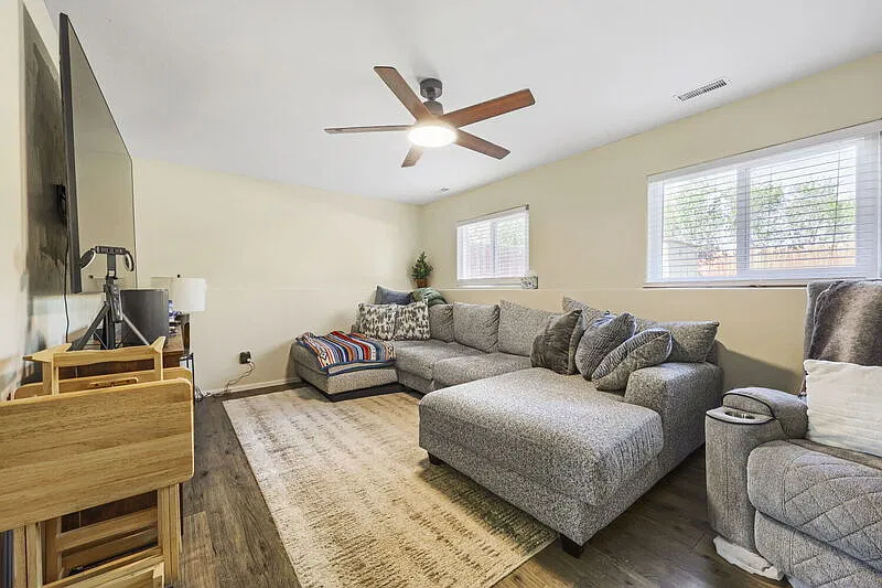 3 bed, 1.5 bath, 1250 sqft, $2,211 — Photo 3