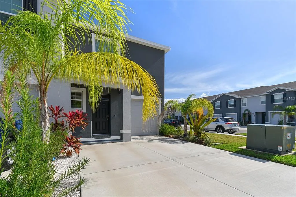 3 bed, 2.5 bath, 1758 sqft, $2,300 — Photo 4