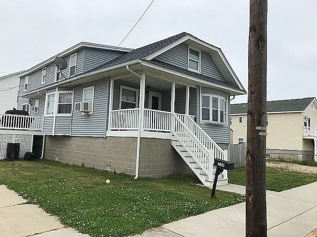 2nd image of 730 W Maple Ave