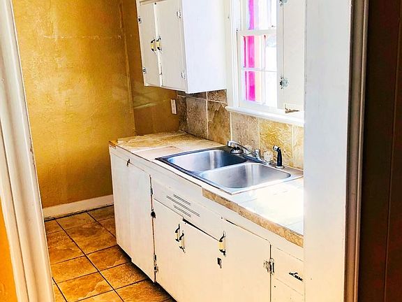 4th image of 3543 Hardy St