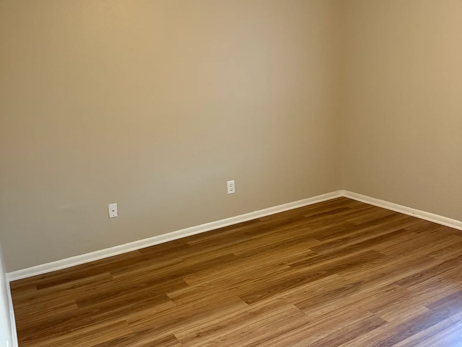 2 bed, 1000 sqft, $895 — Photo 4