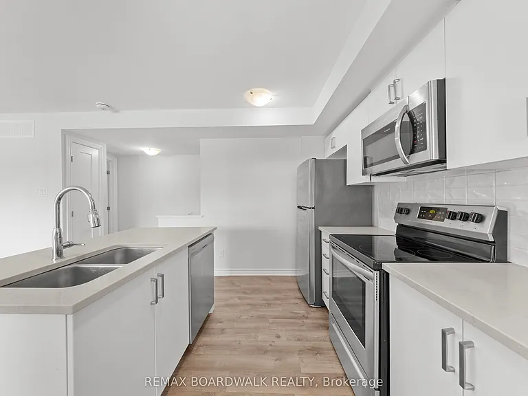 780A March Rd #29 — Photo 6