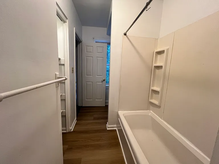 139 E Pomfret St — Photo 20
