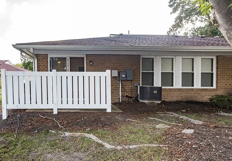 Crossland Apartments — Photo 10