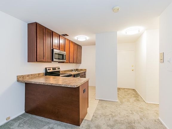 5th image of 1353 N Dearborn St #102