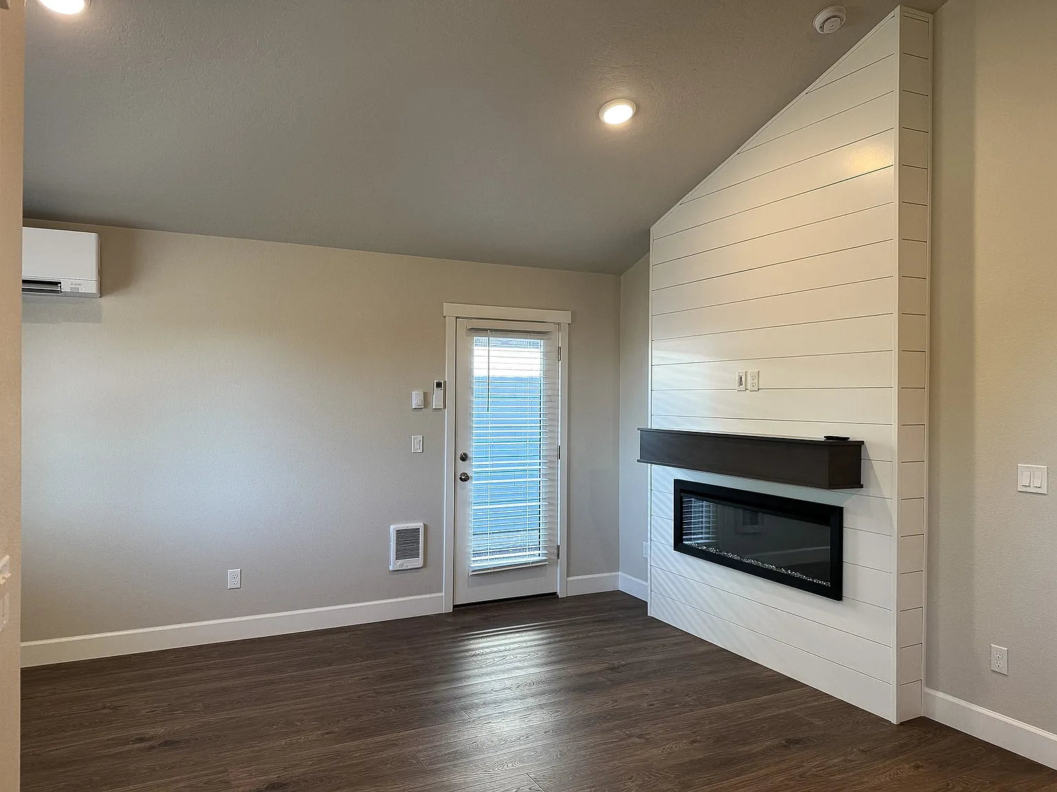 3 bed, 1102 sqft, $2,350 — Photo 2