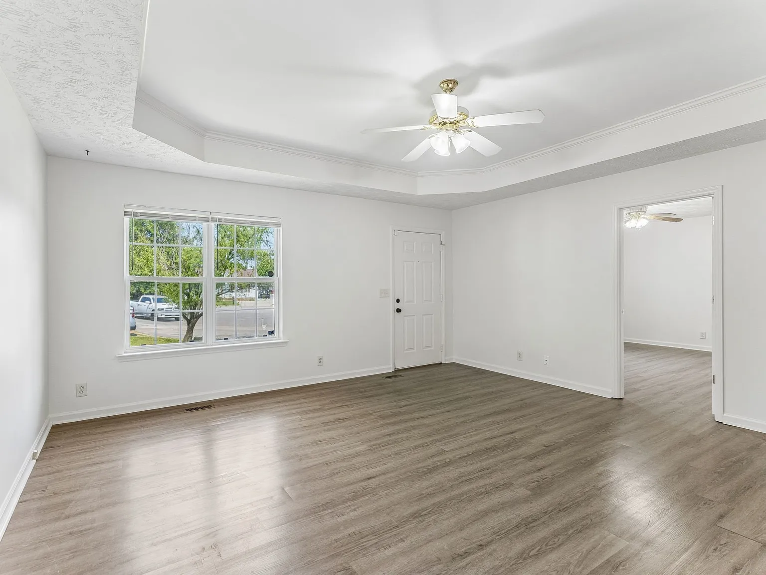 3 bed, 2.0 bath, 1272 sqft, $1,850 — Photo 4