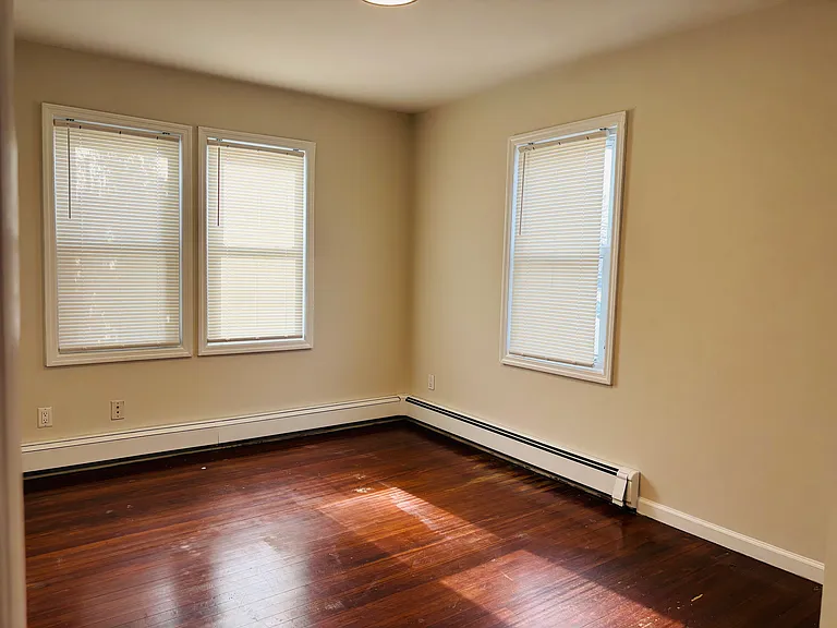 146 Westbury Ave — Photo 7