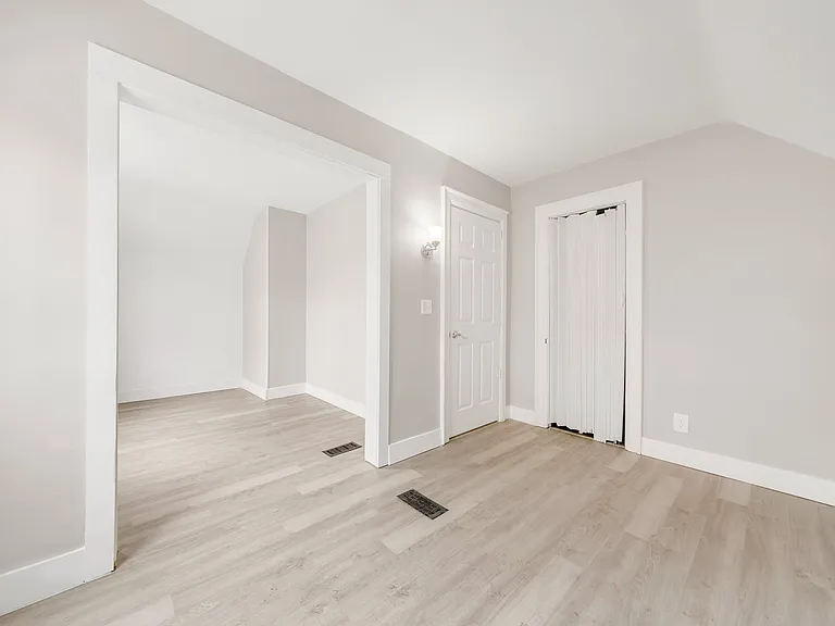 127 Riverside Ave — Photo 15