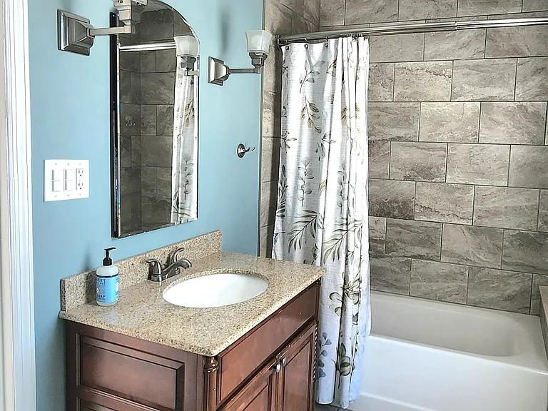 3591 Calumet St — Photo 34