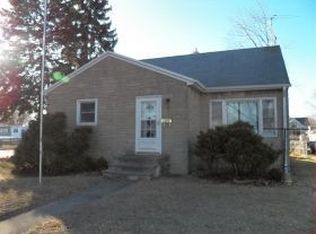 1372 Vanderbraak St, Green Bay, WI 54302