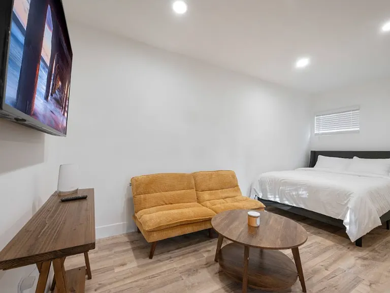 7106 Lasaine Ave — Photo 29
