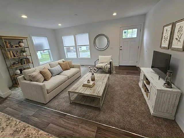 2 bed, 2.0 bath, 1056 sqft, $1,679 — Photo 3