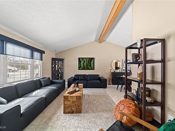4th image of 8096 Twin Oaks Dr