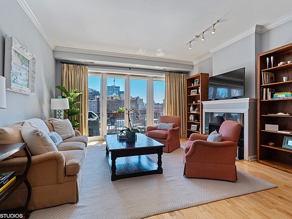 2nd image of 1429 N Wells St APT 402
