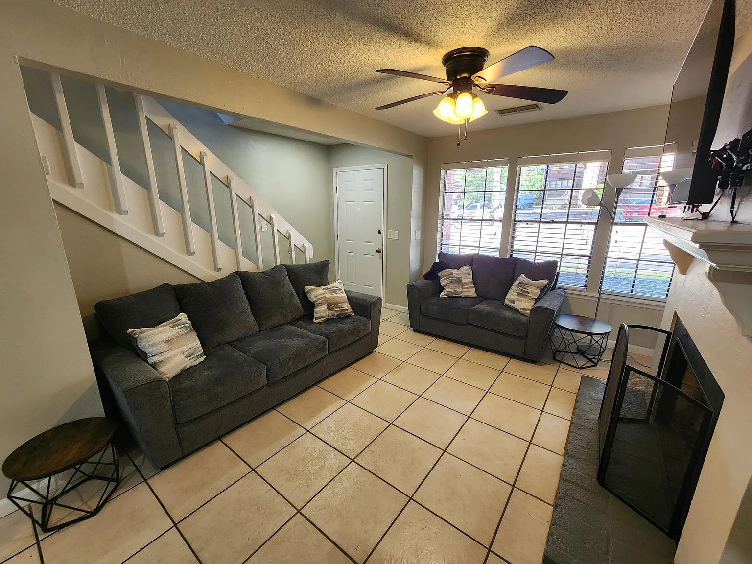 2 bed, 987 sqft, $650 — Photo 3