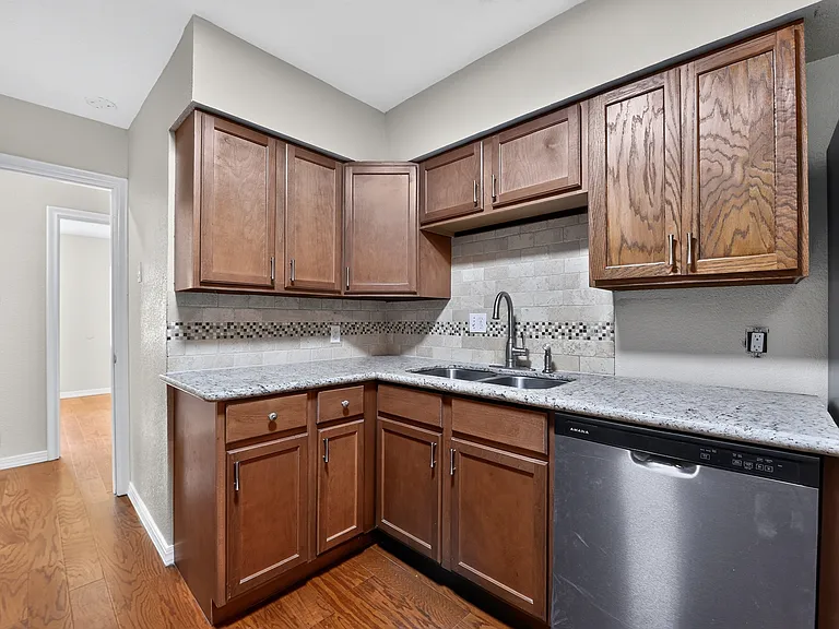 3002 Tanglebriar Dr — Photo 10