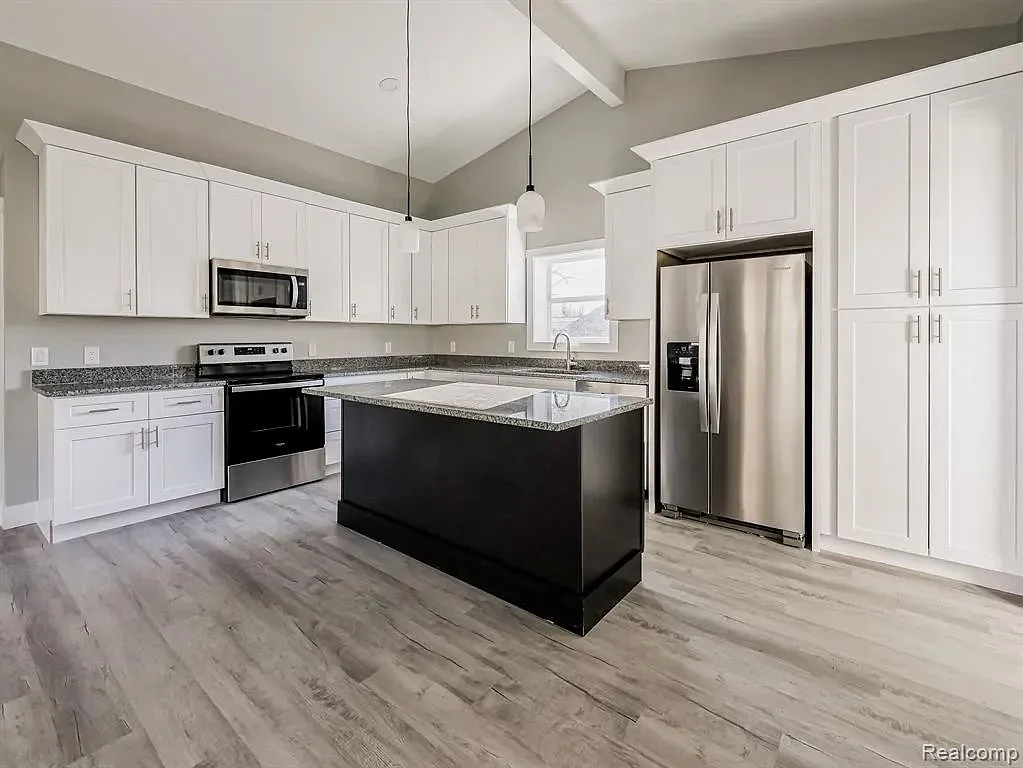 3 bed, 1350 sqft, $2,300 — Photo 1