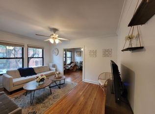 923 W Oakdale Ave, Chicago, IL 60657
