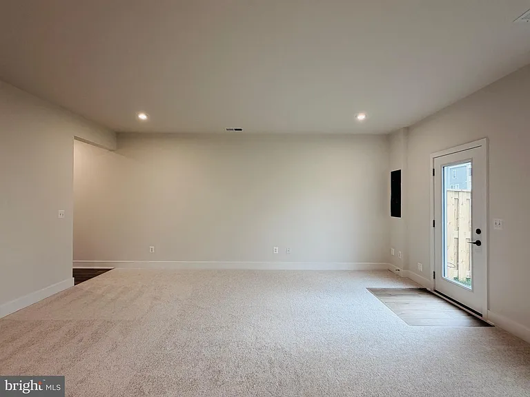 135 Heyford Dr — Photo 42