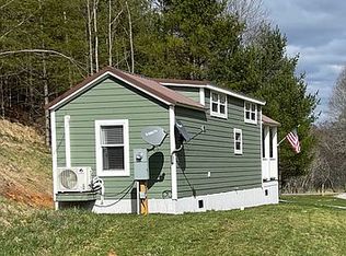 8 Smith Rd, Franklin, NC 28734