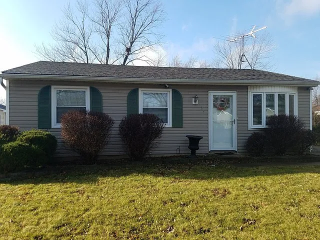 135 Creekside Dr photo 1