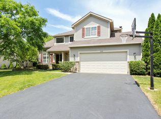 2120 Fieldcrest Dr, Mundelein, IL