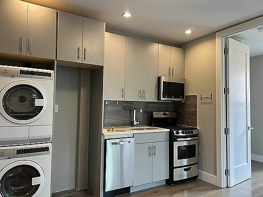 2nd image of 228 E 116th St APT 17